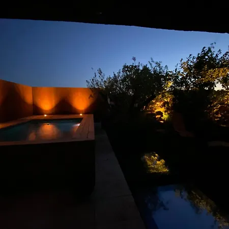 Grande Maison D'architecte Avec Toit Terrasse, Piscine Sans Vis A Vis Et Sauna * Roche (Isere)