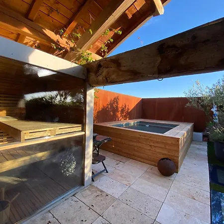 Grande Maison D'architecte Avec Toit Terrasse, Piscine Sans Vis A Vis Et Sauna 别墅 *