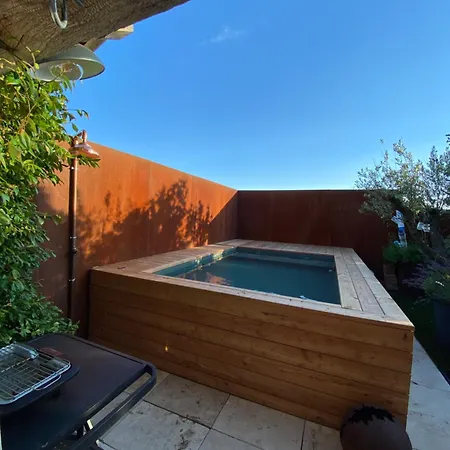 Grande Maison D'architecte Avec Toit Terrasse, Piscine Sans Vis A Vis Et Sauna 别墅 *