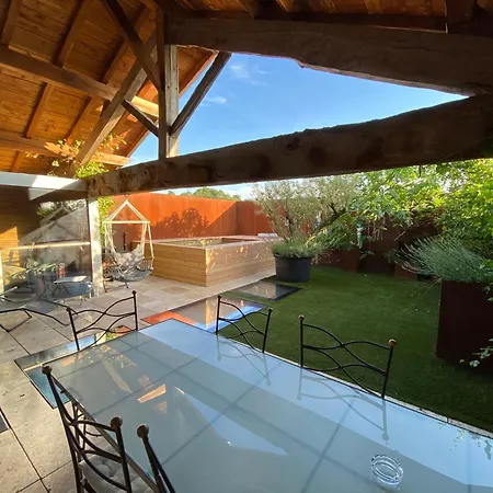 Grande Maison D'architecte Avec Toit Terrasse, Piscine Sans Vis A Vis Et Sauna Roche (Isere)